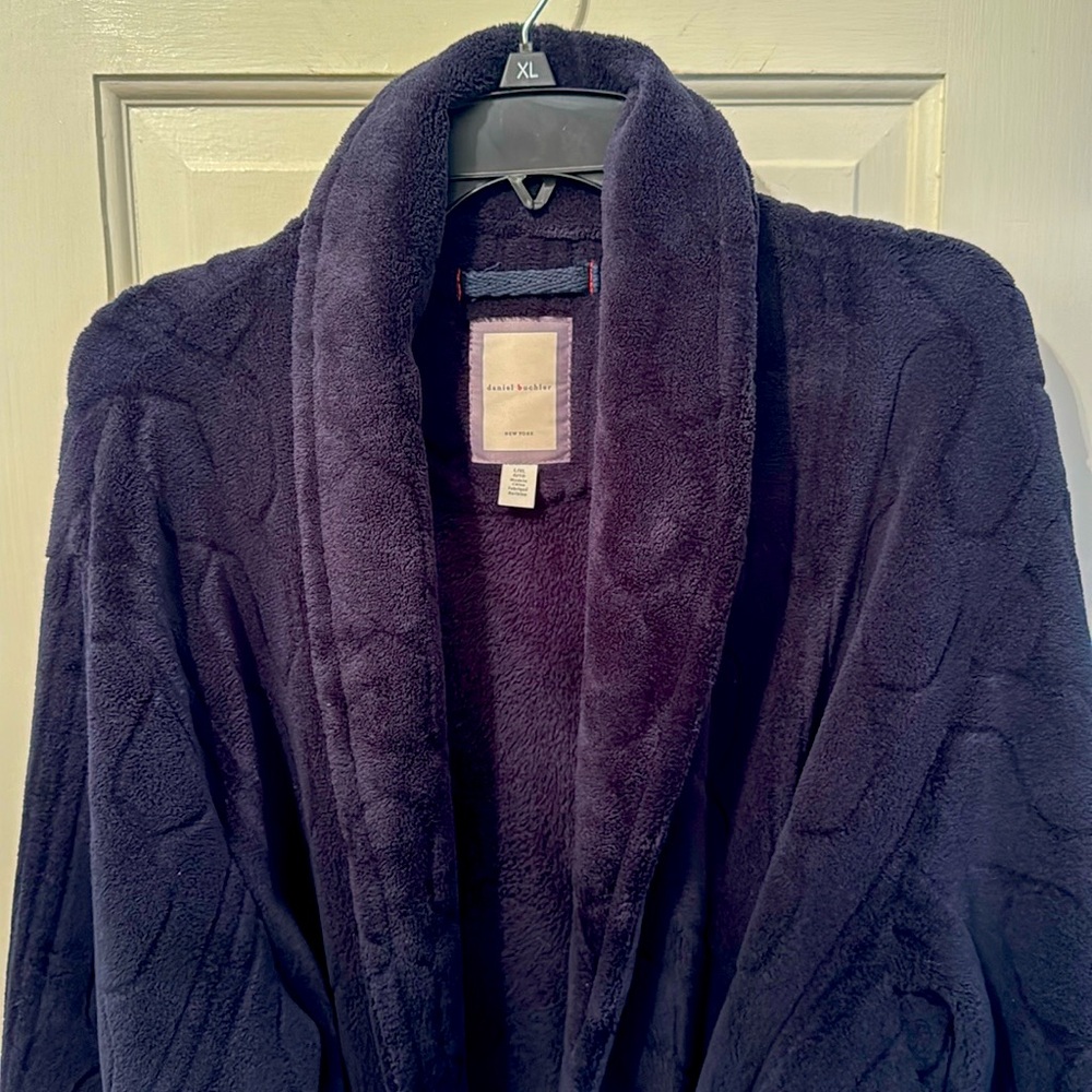 Fabulous Men’s plush belted daniel buchler navy velour robe from Bloomies, L/XL